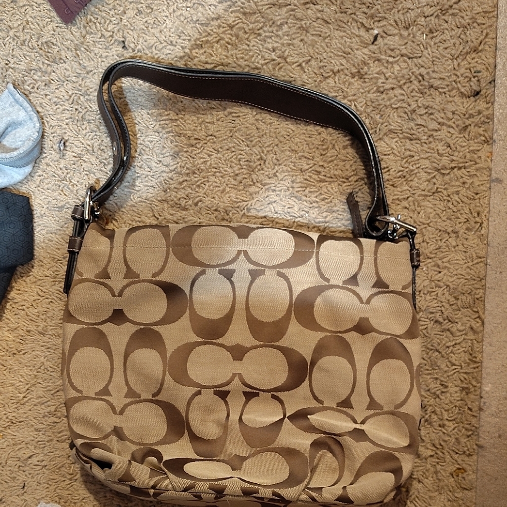 Stylish Coach Tan Shoulder Bag